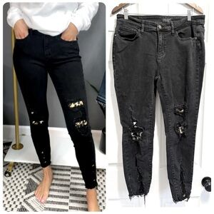 Judy Blue Black Destroyed Leopard Patch Mid-Rise Skinny Jeans Size 13 / 31